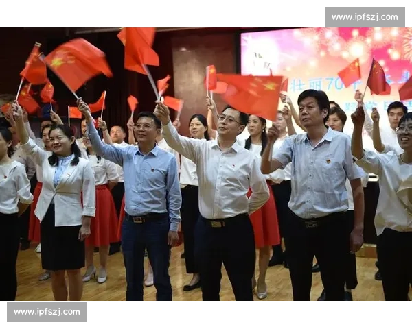 掌声雷动映照时代精神凝聚奋斗力量共谱辉煌新篇章展望未来征程路